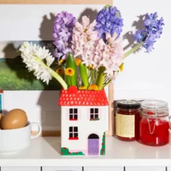 Vase & Aufbewahrungsbehälter in Haus-Optik – Blumenvase aus Keramik 15 cm