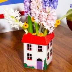 Vase & Aufbewahrungsbehälter in Haus-Optik – Blumenvase aus Keramik 15 cm
