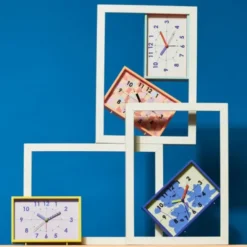 Vintage Wecker mit Licht- & Alarmfunktion hellblau