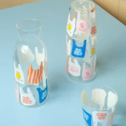 Wasserkaraffe 0,9 l mit Trinkglas – Trinkset aus Glas 2-teilig mit Tüten-Motiv