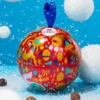 Weihnachtskugel Metall, befüllt mit Knusperkugeln aus Schokolade