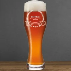 Weizenbierglas mit Gravur ZUR PERFEKTION GEREIFT mit Name + Geburtsjahr