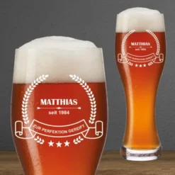 Weizenbierglas mit Gravur ZUR PERFEKTION GEREIFT mit Name + Geburtsjahr