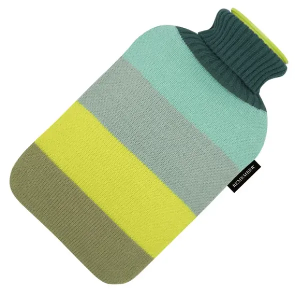 Wärmflasche "Pepe" mit bunten Strickbezug
