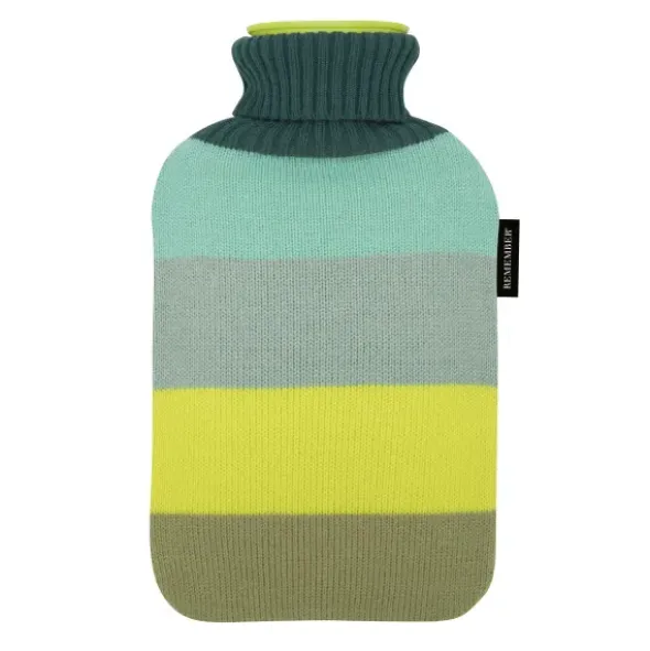 Wärmflasche "Pepe" mit bunten Strickbezug